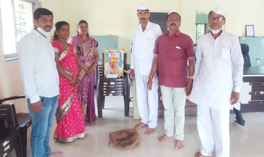 पाळू ग्रामपंचायत कार्यालय मध्ये महात्मा गांधी यांची जयंती साजरी.