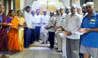 मुंबईत राहणारे खेडचे नागरिकांना दिवाळीनिमित्त मिठाई व शुभेच्छापत्रांचे वाटप : उद्योजक मारतीशेठ कोळेकर