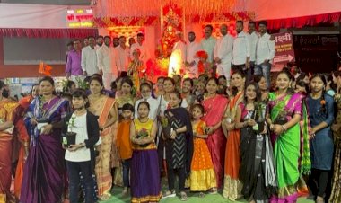 शिवजयंती निमित्ताने विकास चव्हाण मित्र मंडळ व योगेश्वर ग्रुप पाबळरोड यांच्या वतीने महिलांना वृक्षारोपांचे वाटप