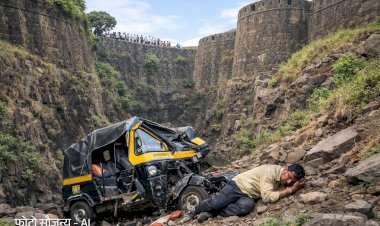 Chakan Accident | खेड तालुक्यातील चाकण येथे संग्रामदुर्ग किल्ल्याच्या खोल खंदकात रिक्षा कोसळली; चालक जखमी