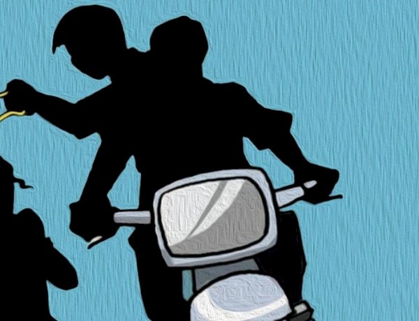Chain snatching | दुकानात एकटी असताना ५१ वर्षीय महिलेचे मंगळसूत्र हिसकावले; ग्राहक बनून आलेल्या दोघांचा धाडसी गुन्हा