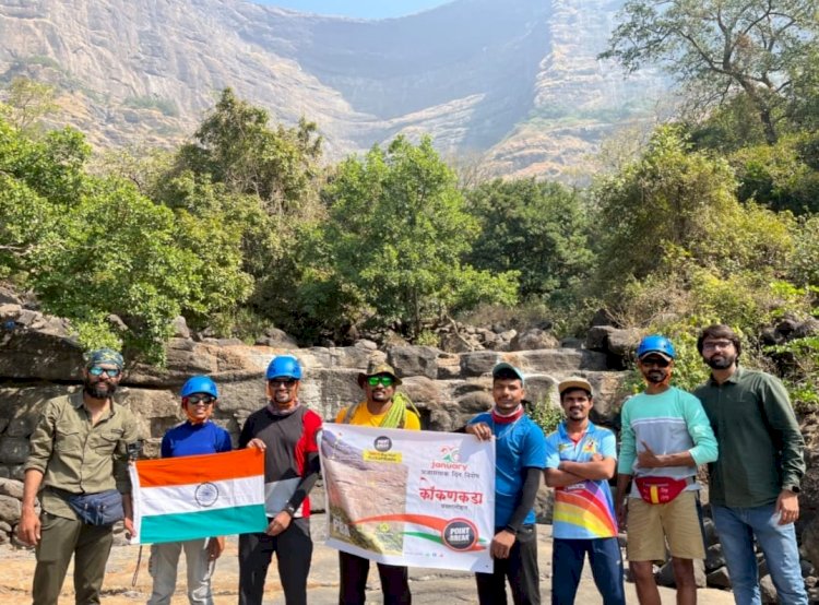 कोकणकड्यावर फडकला तिरंगा ; दुमदुमल्या घोषणा