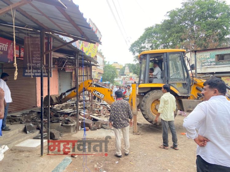 राजगुरूनगर शहरात अतिक्रमण विरोधी कारवाई