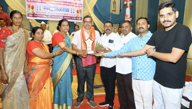 कुरकुंडी येथील राष्ट्रीय विद्यालयाचा स्नेहमेळावा राजगुरूनगर येथे संपन्न