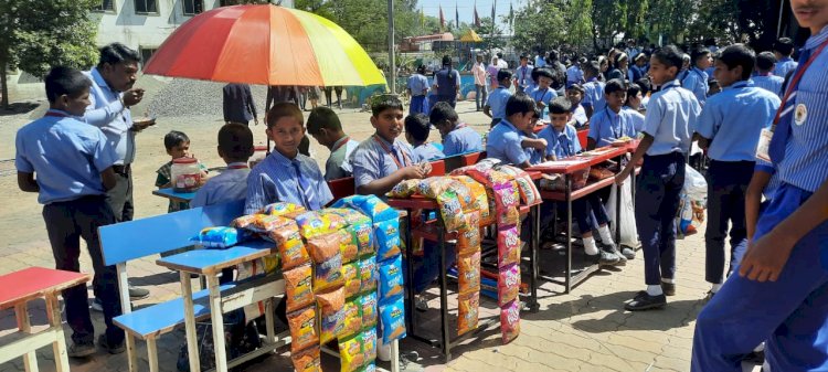 वराळे येथील लर्निंग ट्री शाळेत भरला आठवडे बाजार