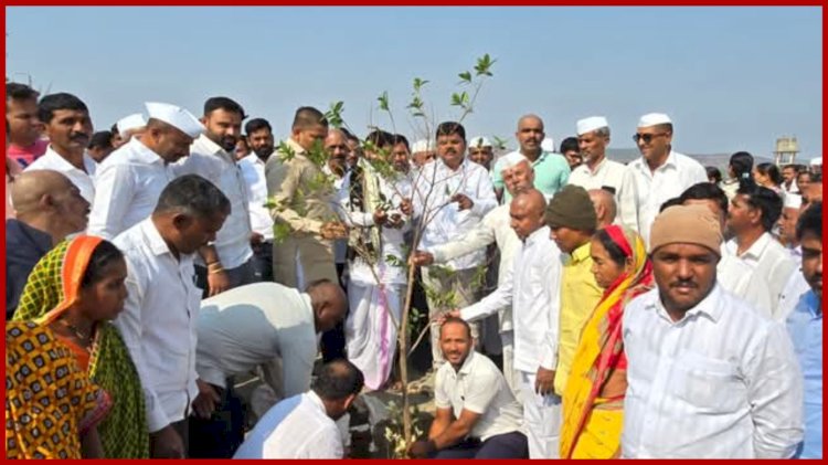 Khed | आईच्या स्मरणार्थ वृक्षारोपणाचा अनोखा उपक्रम